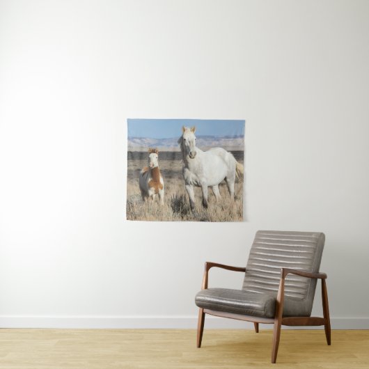 Wild Horses at Home in the Sandwash Basin タペストリー (インサイチュ(横))