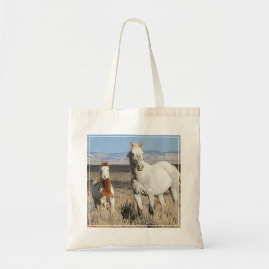 Wild Horses at Home in the Sandwash Basin トートバッグ (正面)