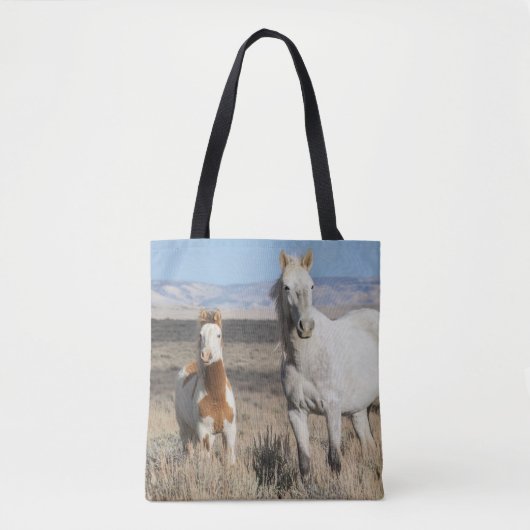 Wild Horses at Home in the Sandwash Basin トートバッグ (正面)