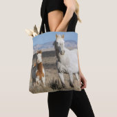 Wild Horses at Home in the Sandwash Basin トートバッグ (クローズアップ)