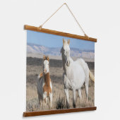 Wild Horses at Home in the Sandwash Basin 吊り下げ型タペストリー (傾斜あり)