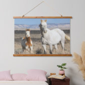 Wild Horses at Home in the Sandwash Basin 吊り下げ型タペストリー (寝室)