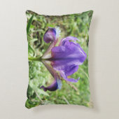 Wild Iris Accent Pillow アクセントクッション (正面(垂直))