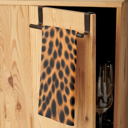 Wild Leopard Energy – Bold Animal Print Fashion キッチンタオル (三つ折り)