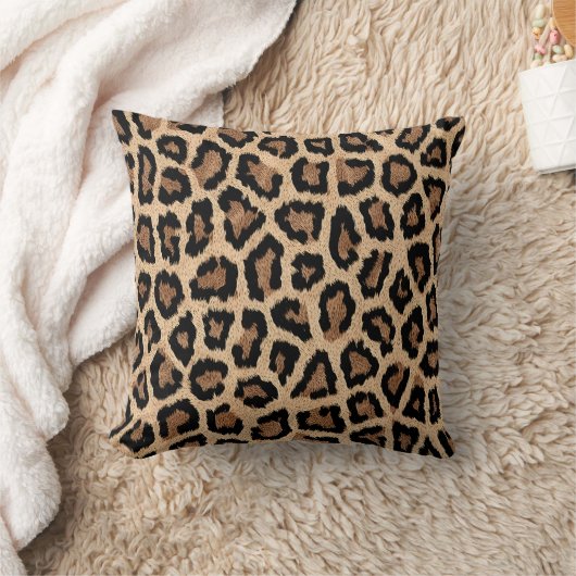 Wild Leopard Print Decorative Throw Pillow クッション (ブランケット)