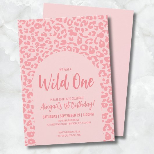 Wild One サファリ ガールズの1歳の誕生日パーティー 招待状