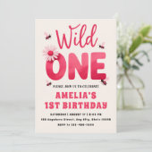 Wild One 1歳の誕生日招待状 女の子 ピンクのデイジーB 招待状 (スタンド正面)