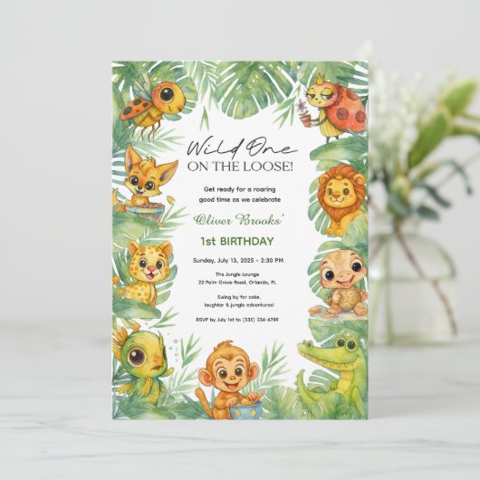  Wild One on the loose! | Boy 1st Birthday Invite 招待状 (スタンド正面)