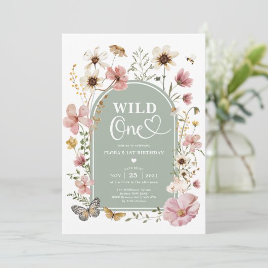 Wild One: Sage Green Wildflower First Birthday 招待状 (スタンド正面)
