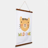 Wild One Tiger Baby Nursery  吊り下げ型タペストリー (傾斜あり)