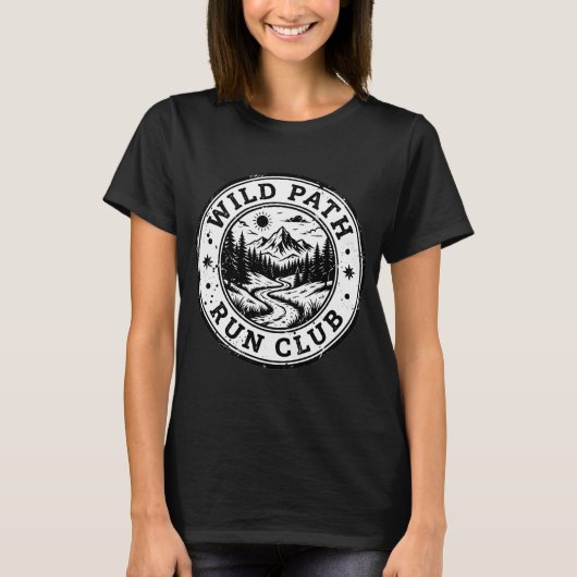 Wild Path Run Club - ビンテージトレイルランニングと山 Tシャツ (正面)