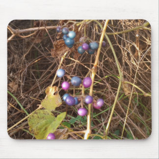 Wild Porcelain Berry Vine In Nature Mouse Pad マウスパッド