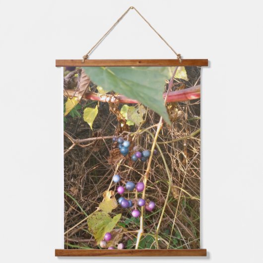Wild Porcelain Berry Vine In Nature Tapestry  吊り下げ型タペストリー (正面)