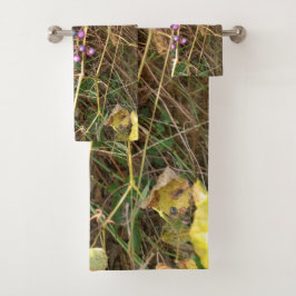 Wild Porcelain Berry Vine In Nature Towel バスタオルセット