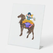 Wild Spirit Graduation – Proud Graduate Celebratio 台座サイン (正面)