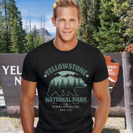 Wild Spirit Yellowstone Bear Forest – Nature Lover Tシャツ