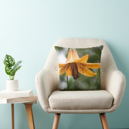 Wild Spotted Canada Lily Flower  クッション (椅子)