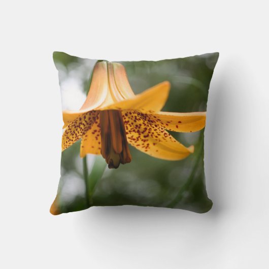 Wild Spotted Canada Lily Flower  クッション (裏面)