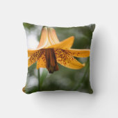 Wild Spotted Canada Lily Flower  クッション (正面)