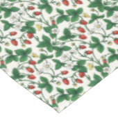 Wild strawberries red/yellow/green/off white テーブルクロス (アングル)