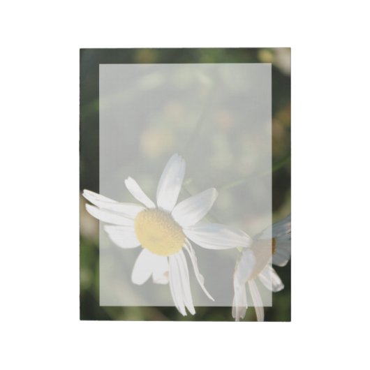 Wild white daisy flowers ノートパッド (回転)