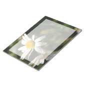 Wild white daisy flowers ノートパッド (アングル)