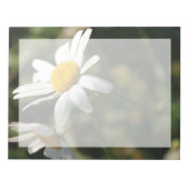Wild white daisy flowers ノートパッド (正面)