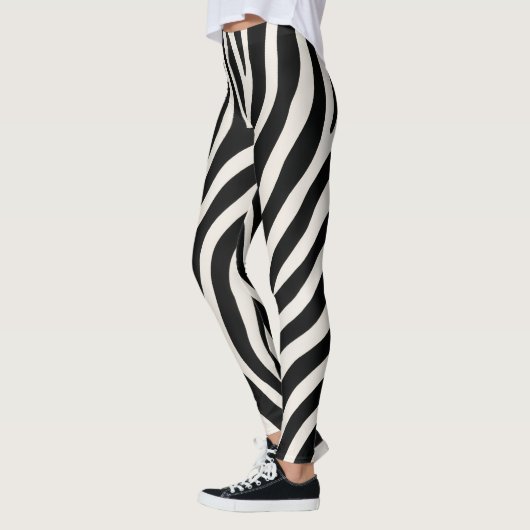 Wild Zebra Print Classic Black & White Halloween レギンス (左)