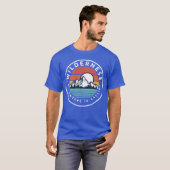 Wilderness Adventure Is Calling Hiking Camping fam Tシャツ (正面フル)