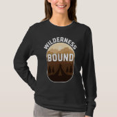 Wilderness Bound Outdoor Hiking and Camping Fun Tシャツ (正面)