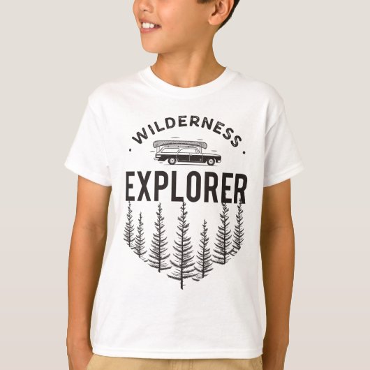 Wilderness Explorer Station Wagon Canoe Trees Tシャツ (正面)