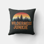 Wilderness junkie retro design クッション (裏面)
