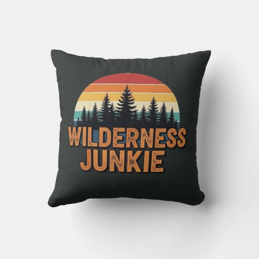 Wilderness junkie retro design クッション (裏面)