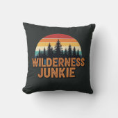 Wilderness junkie retro design クッション (正面)