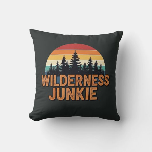 Wilderness junkie retro design クッション (正面)