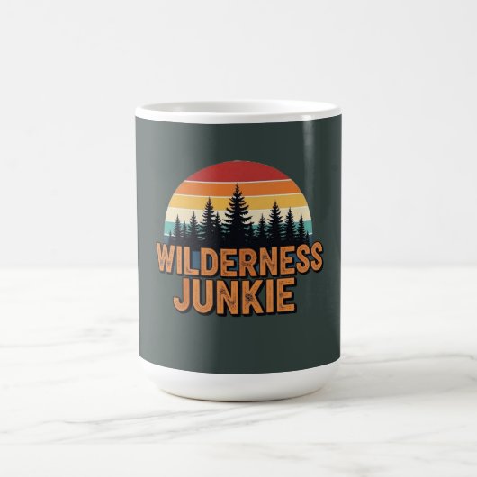 Wilderness junkie retro design コーヒーマグカップ (中央)