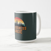 Wilderness junkie retro design コーヒーマグカップ (正面右)