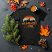 Wilderness junkie retro design tシャツ