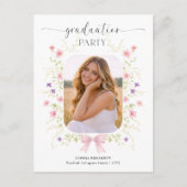Wildflower Pink Bow Graduation Photo Invitation ポストカード (正面)