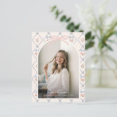 Wildflower Pink Bow Photo Graduation Invitation ポストカード (スタンド正面)