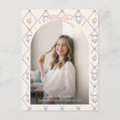 Wildflower Pink Bow Photo Graduation Invitation ポストカード (正面)