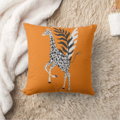 wildlife friendship - Orange Giraffe cushion クッション (ブランケット)