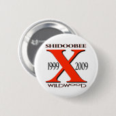 Wildwood Shidoobeeの円形ボタン 缶バッジ (正面&裏面)