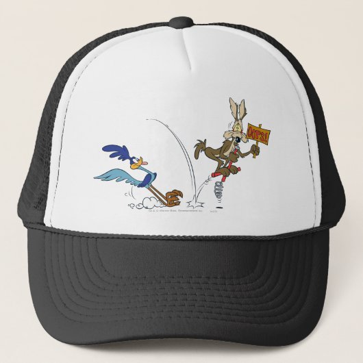 WILE E. COYOTE™とROAD RUNNER™ポゴスティック キャップ (正面)