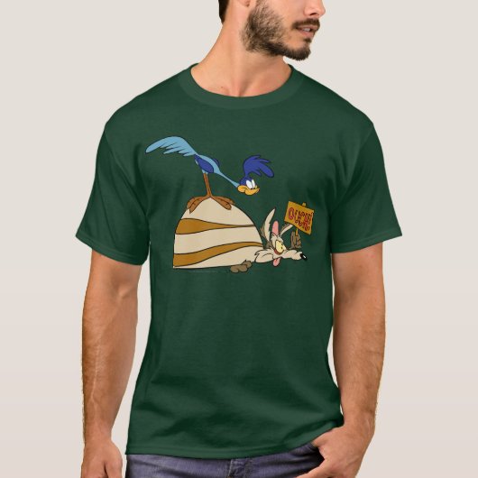 WILE E. COYOTE™とROAD RUNNER™大きい石 Tシャツ (正面)