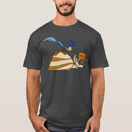 WILE E. COYOTE™とROAD RUNNER™大きい石 Tシャツ (正面)