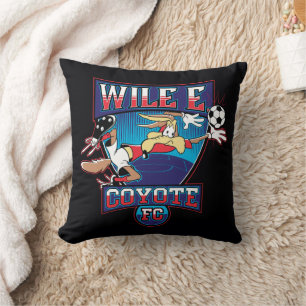 WILE E. COYOTE™ フットボールクラブ バッジ クッション