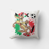 WILE E. COYOTE™ メキシコ代表サッカーデザイン クッション (正面)