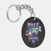 WILE E. COYOTE™ Football Club Badge キーホルダー (正面左)