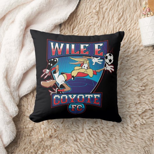 WILE E. COYOTE™ Football Club Badge クッション (ブランケット)